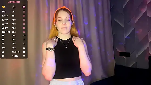 FoxLina online show from December 4, 8:06 pm