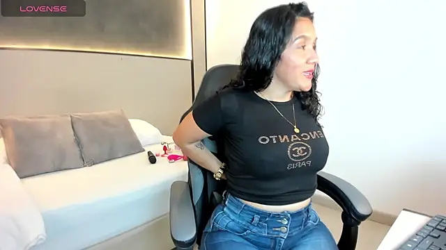 Snapshot of zoee_zi chatting on October 13, 7:25 pm zoee zi online show from October 13, 7:25 pm