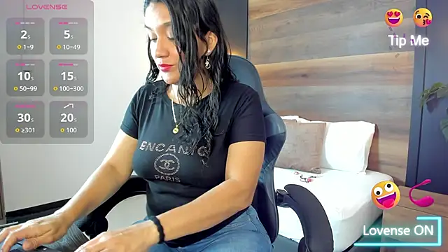 Snapshot of zoee_zi chatting on October 20, 1:44 pm zoee zi online show from October 20, 1:44 pm