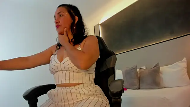 Snapshot of zoee_zi chatting on November 25, 7:03 pm zoee zi online show from November 25, 7:03 pm