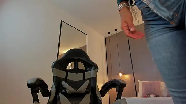 Snapshot of zoee_zi chatting on January 31, 7:34 pm zoee zi online show from January 31, 7:34 pm