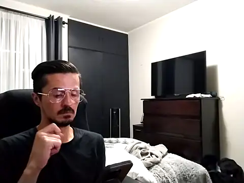 Snapshot of JustBrunox chatting on March 19, 3:30 am JustBrunox online show from March 19, 3:30 am