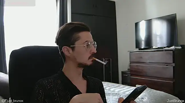 Snapshot of JustBrunox chatting on March 19, 8:11 pm JustBrunox online show from March 19, 8:11 pm