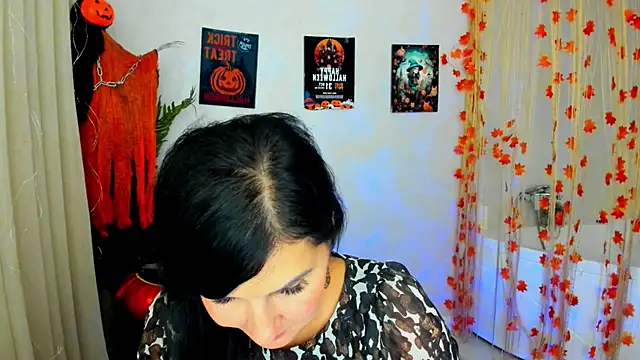 Moon Veloure1 online show from October 26, 12:00 pm