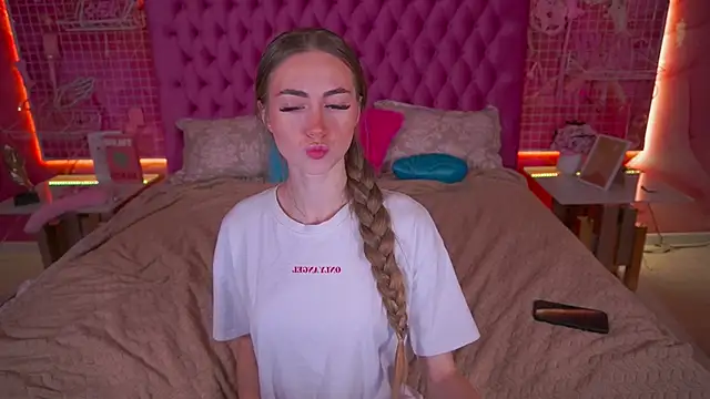 Snapshot of GoGoDream chatting on November 29, 7:00 am GoGoDream online show from November 29, 7:00 am