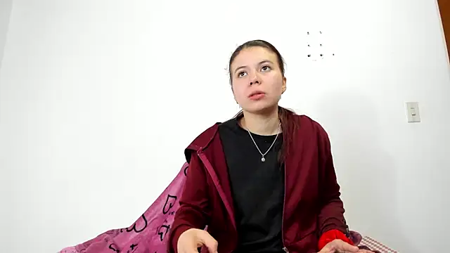 Snapshot of Valen_tina chatting on September 29, 12:21 pm Valen tina online show from September 29, 12:21 pm