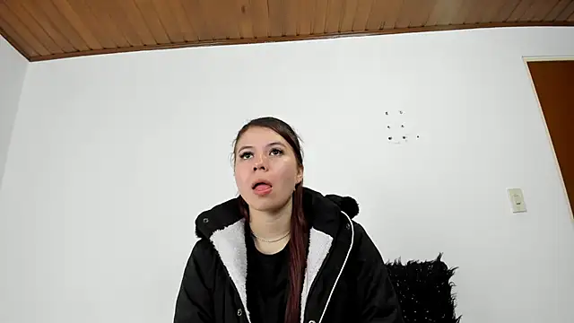 Snapshot of Valen_tina chatting on October 17, 12:19 pm Valen tina online show from October 17, 12:19 pm