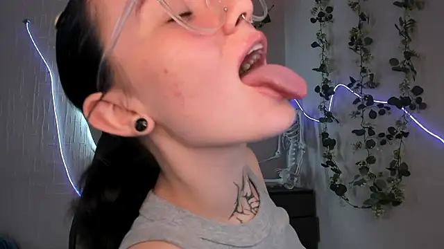 Elastikisss online show from July 13, 4:37 am