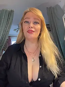 Snapshot of Sweet-blonde chatting on April 27, 2:26 pm Sweet-blonde online show from April 27, 2:26 pm