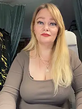 Snapshot of Sweet-blonde chatting on April 29, 5:30 pm Sweet-blonde online show from April 29, 5:30 pm