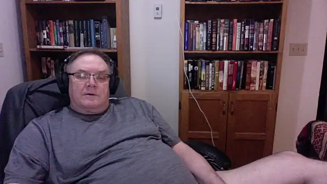 Vinyl22xh online show from June 1, 5:42 am