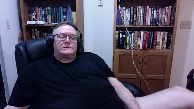 Snapshot of Vinyl22@xh chatting on July 2, 3:23 am Vinyl22xh online show from July 2, 3:23 am