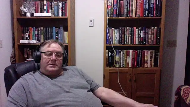 Snapshot of Vinyl22@xh chatting on July 5, 4:30 am Vinyl22xh online show from July 5, 4:30 am