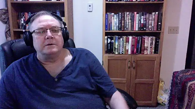 Snapshot of Vinyl22@xh chatting on July 16, 1:00 am Vinyl22xh online show from July 16, 1:00 am