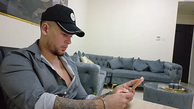 maximus888A online show from June 8, 7:58 pm