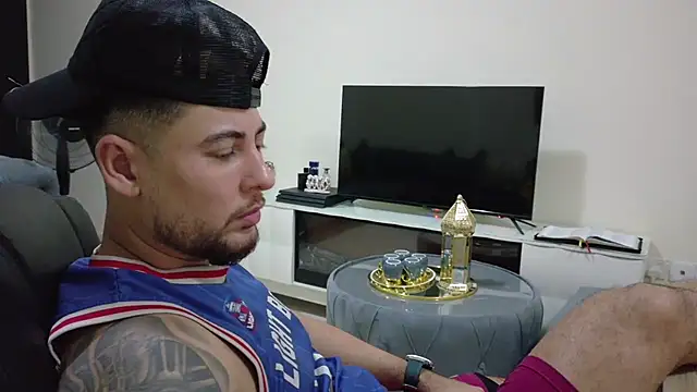 maximus888A online show from June 29, 8:42 pm