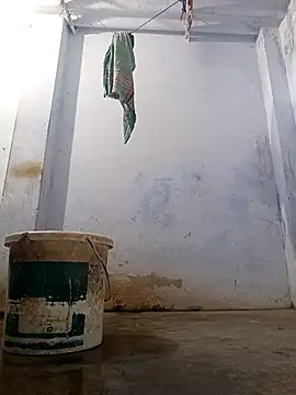 Snapshot of reya743 chatting on October 9, 2:09 am reya743 online show from October 9, 2:09 am