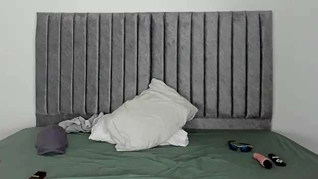 aroncooper1 online show from October 3, 1:08 pm