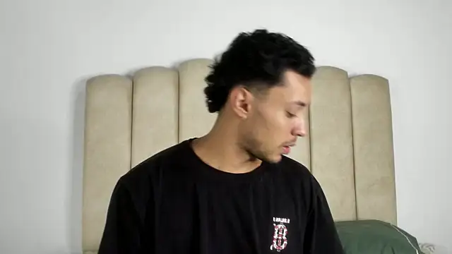 aroncooper1 online show from October 6, 9:51 am