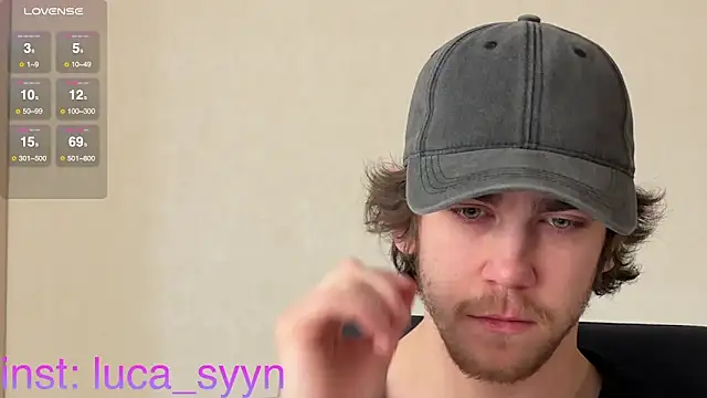 Snapshot of luca_syn chatting on October 25, 11:40 am luca syn online show from October 25, 11:40 am