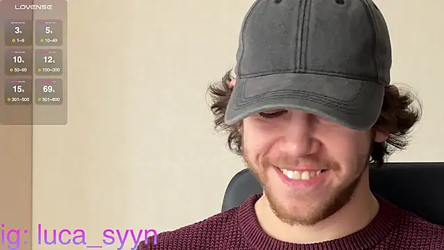 Snapshot of luca_syn chatting on October 30, 6:15 am luca syn online show from October 30, 6:15 am