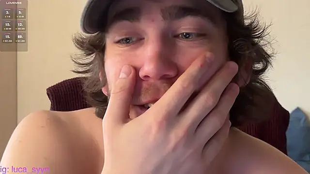 Snapshot of luca_syn chatting on November 1, 11:12 am luca syn online show from November 1, 11:12 am