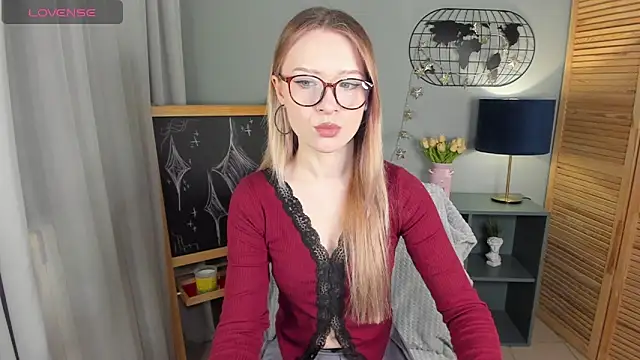 Snapshot of elliupp chatting on April 17, 3:59 pm elliupp online show from April 17, 3:59 pm