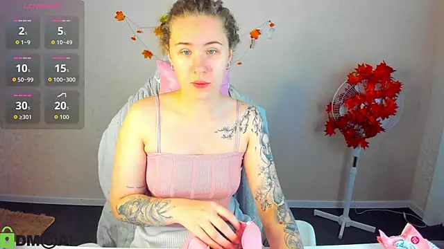 Snapshot of Elsie_Cutties chatting on October 31, 1:06 am Elsie Cutties online show from October 31, 1:06 am