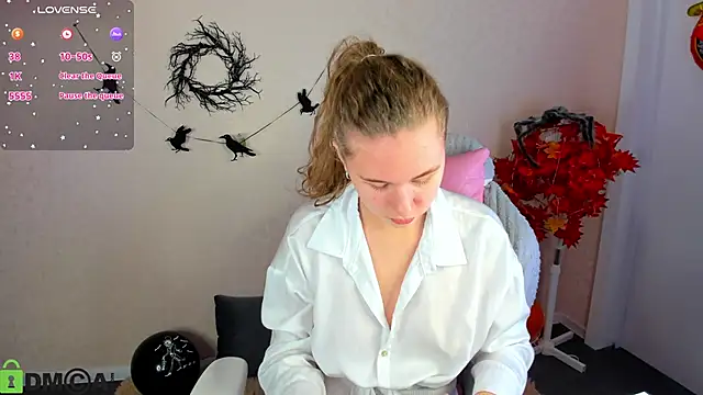 Snapshot of Elsie_Cutties chatting on November 1, 1:07 am Elsie Cutties online show from November 1, 1:07 am