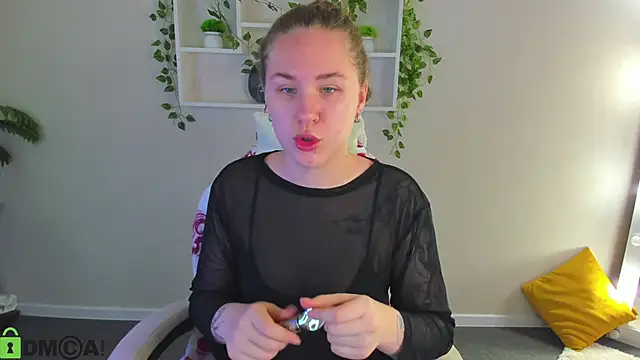 Snapshot of Elsie_Cutties chatting on November 7, 12:43 am Elsie Cutties online show from November 7, 12:43 am