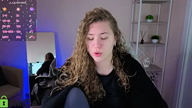 Snapshot of Elsie_Cutties chatting on December 14, 1:00 am Elsie Cutties online show from December 14, 1:00 am