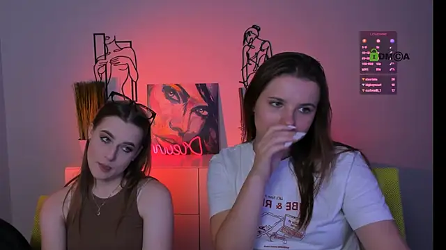 Snapshot of lola_swon chatting on October 15, 12:00 am lola swon online show from October 15, 12:00 am