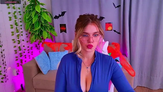 Snapshot of KellyHayden chatting on October 25, 3:40 pm KellyHayden online show from October 25, 3:40 pm