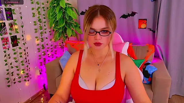 Snapshot of KellyHayden chatting on October 26, 3:29 pm KellyHayden online show from October 26, 3:29 pm