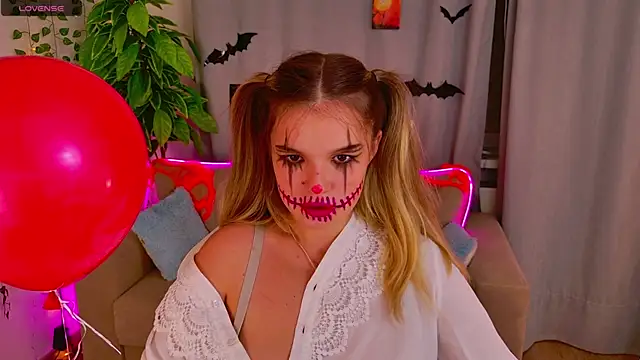 Snapshot of KellyHayden chatting on October 31, 5:36 pm KellyHayden online show from October 31, 5:36 pm