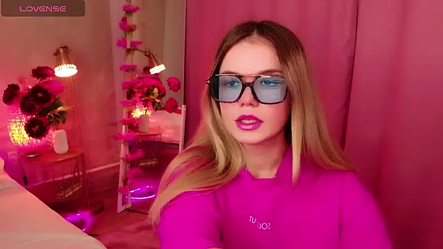 Snapshot of KellyHayden chatting on November 30, 6:23 pm KellyHayden online show from November 30, 6:23 pm