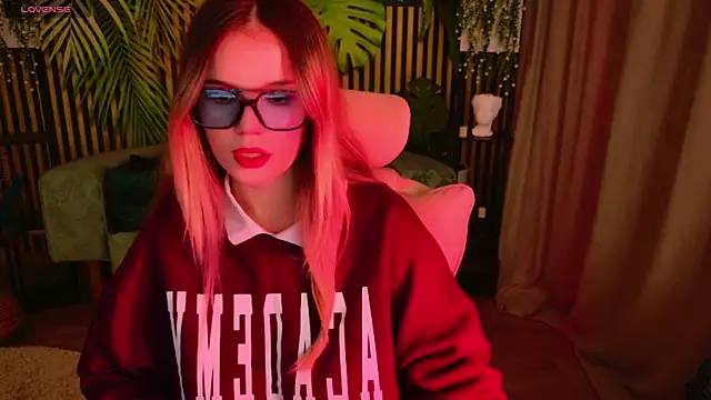 Snapshot of KellyHayden chatting on December 1, 6:24 pm KellyHayden online show from December 1, 6:24 pm