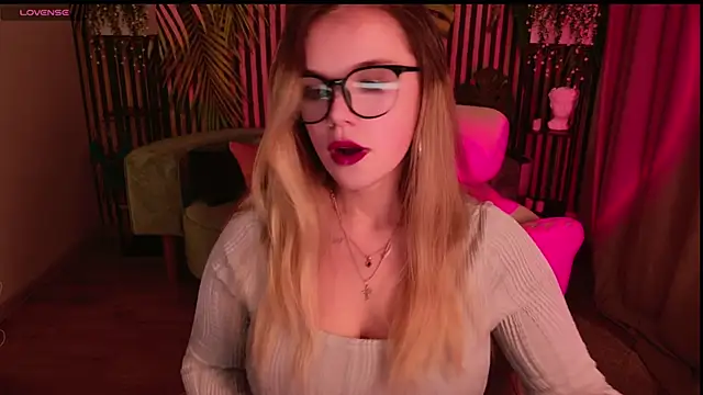 Snapshot of KellyHayden chatting on December 17, 5:08 pm KellyHayden online show from December 17, 5:08 pm