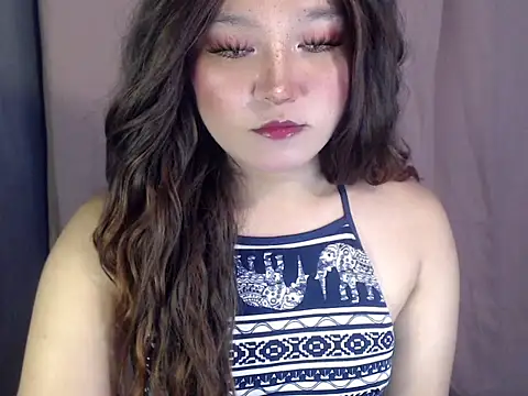 Eyes-on-me online show from May 3, 6:14 pm