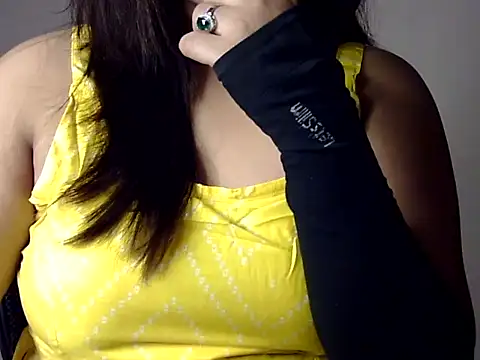 Aaliya02 online show from November 13, 7:40 am