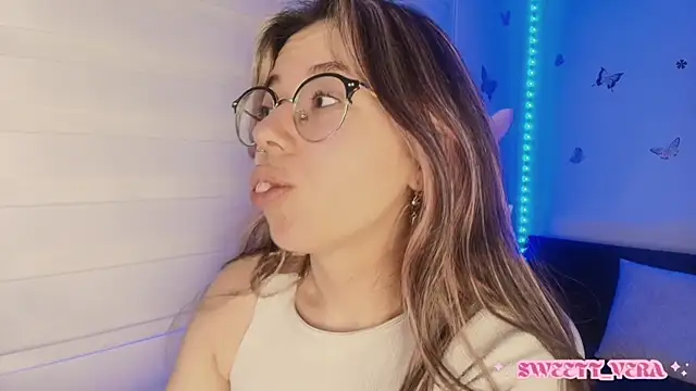 Snapshot of sweettvera chatting on October 16, 10:38 am sweettvera online show from October 16, 10:38 am