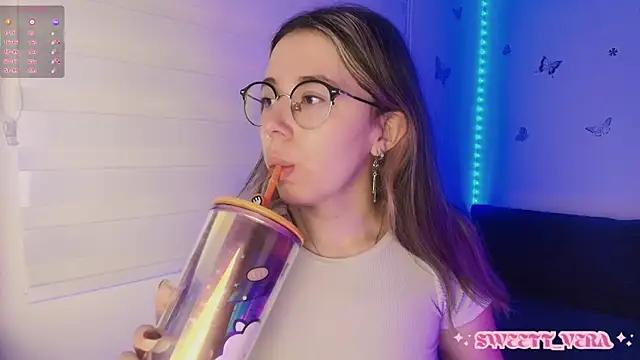 Snapshot of sweettvera chatting on November 7, 10:15 am sweettvera online show from November 7, 10:15 am