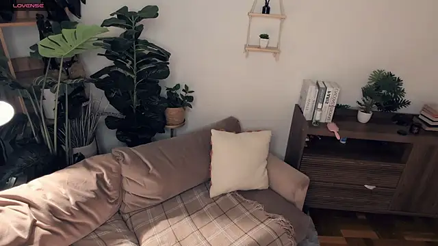 LaureMestler online show from April 5, 8:11 am