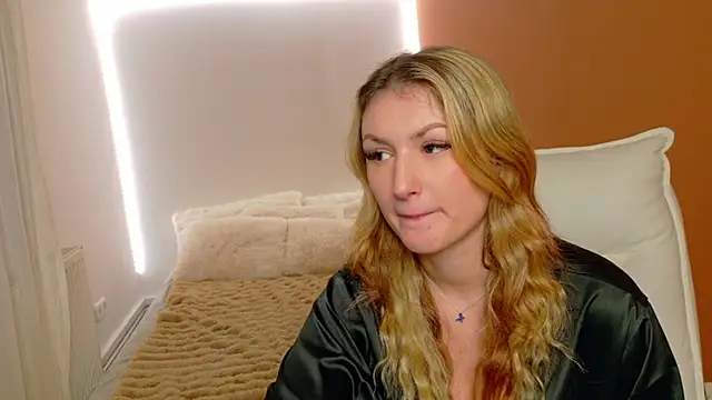 Anaayss  online show from January 16, 5:55 am