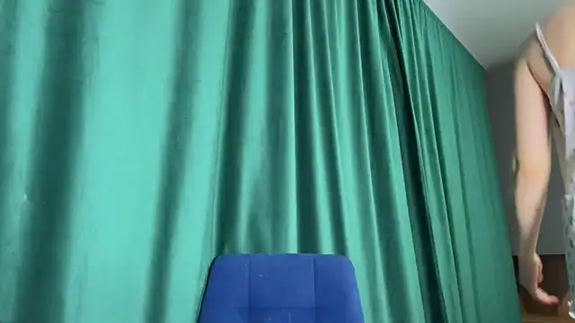 Snapshot of Prettyyy_Angel chatting on June 16, 5:04 pm Prettyyy Angel online show from June 16, 5:04 pm