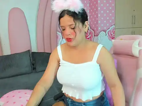 Snapshot of SofiaaBigBoobs chatting on October 27, 12:09 pm SofiaaBigBoobs online show from October 27, 12:09 pm