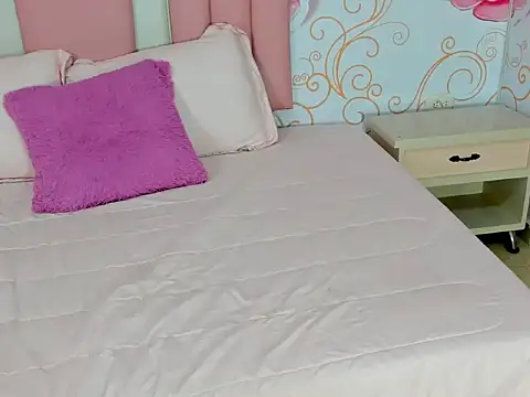 Snapshot of SofiaaBigBoobs chatting on November 15, 12:02 pm SofiaaBigBoobs online show from November 15, 12:02 pm