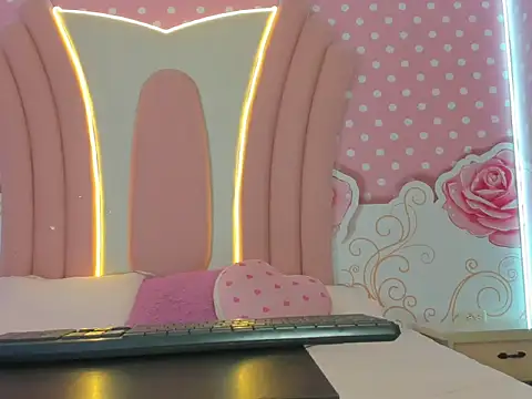 Snapshot of SofiaaBigBoobs chatting on November 26, 12:06 pm SofiaaBigBoobs online show from November 26, 12:06 pm