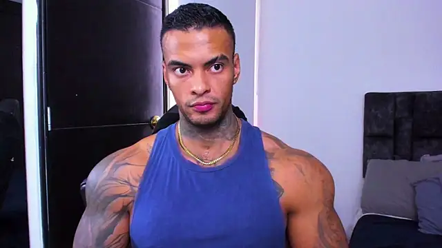 Snapshot of binmontana_ chatting on October 8, 8:39 pm binmontana  online show from October 8, 8:39 pm