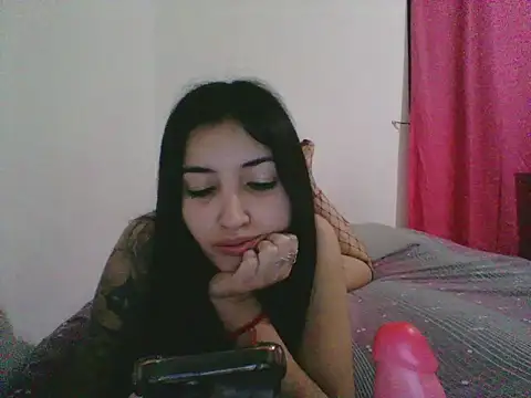 Snapshot of KarenG2025 chatting on October 30, 3:52 am KarenG2025 online show from October 30, 3:52 am